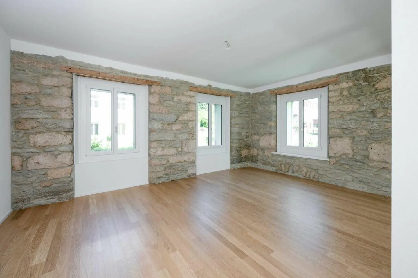 Appartement spacieux de 4,5 pièces avec des détails élégants - Photo 8 sur 21