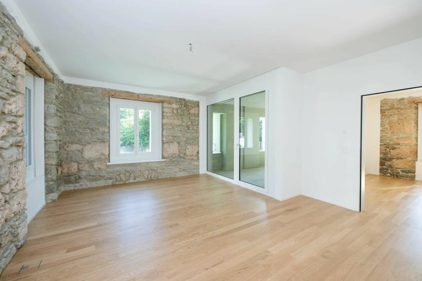 Appartement spacieux de 4,5 pièces avec des détails élégants - Photo 10 sur 21