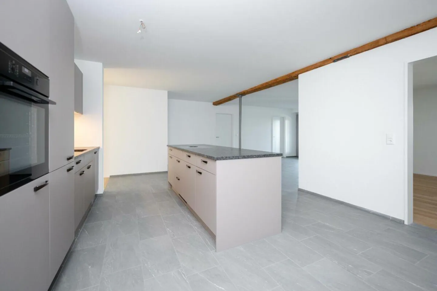 Appartement spacieux de 4,5 pièces avec des détails élégants - Photo 12 sur 21