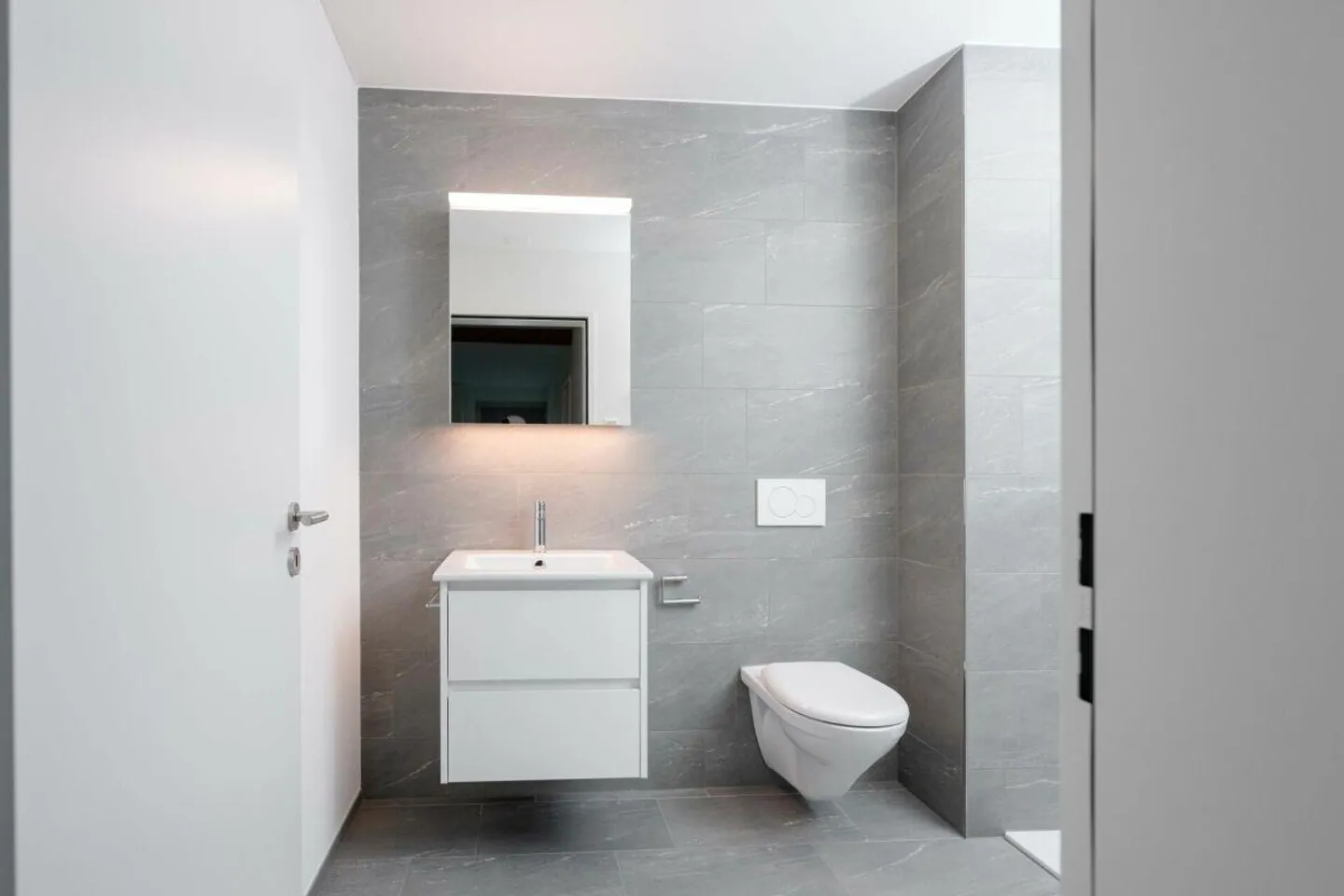 Appartement spacieux de 4,5 pièces avec des détails élégants - Photo 17 sur 21