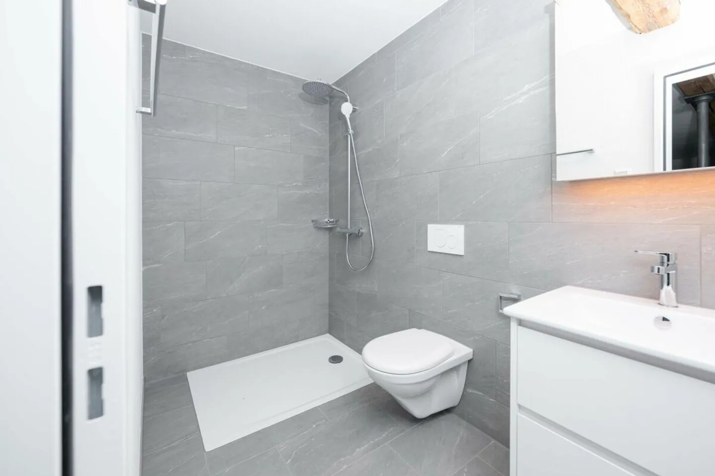Appartement spacieux de 4,5 pièces avec des détails élégants - Photo 18 sur 21