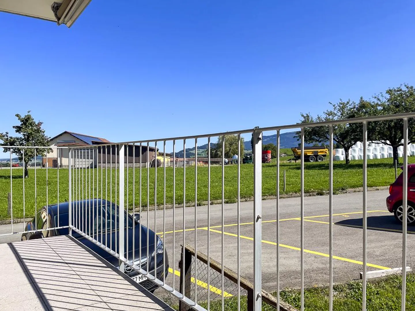 Wohnung mit 3.5 Zimmern renoviert in ruhiger Lage - Photo 12 of 13