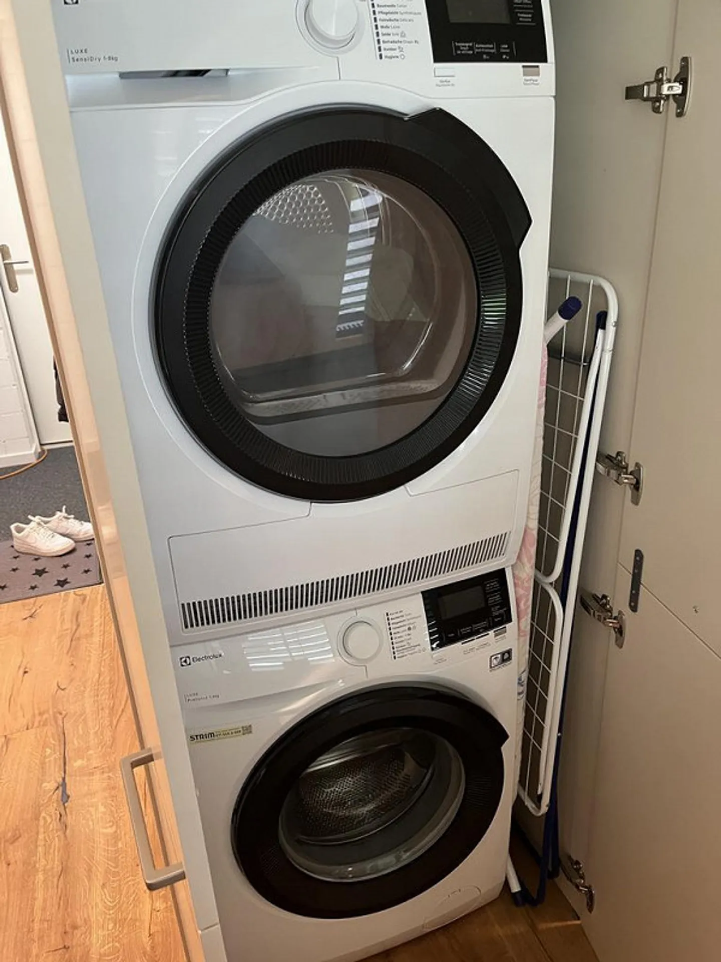 Home with Style - Recently Renovated Apartment in Central Location! - Photo 9 of 10