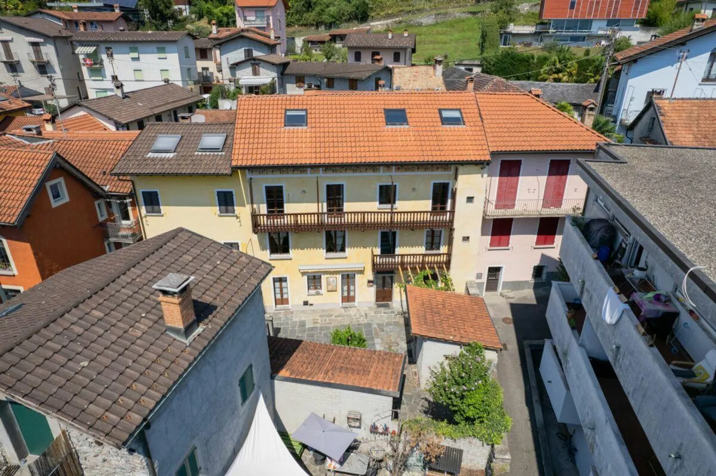 Casa rustica con 6 camere - Foto 3 di 19