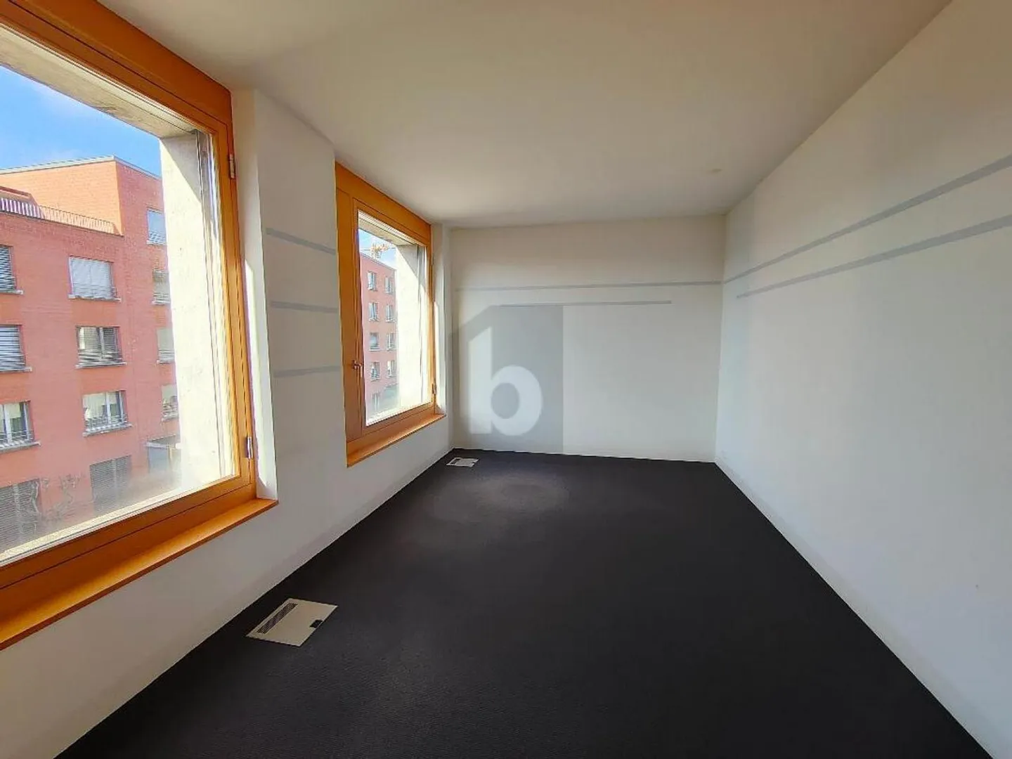 Office space for rent - Photo 3 of 6
