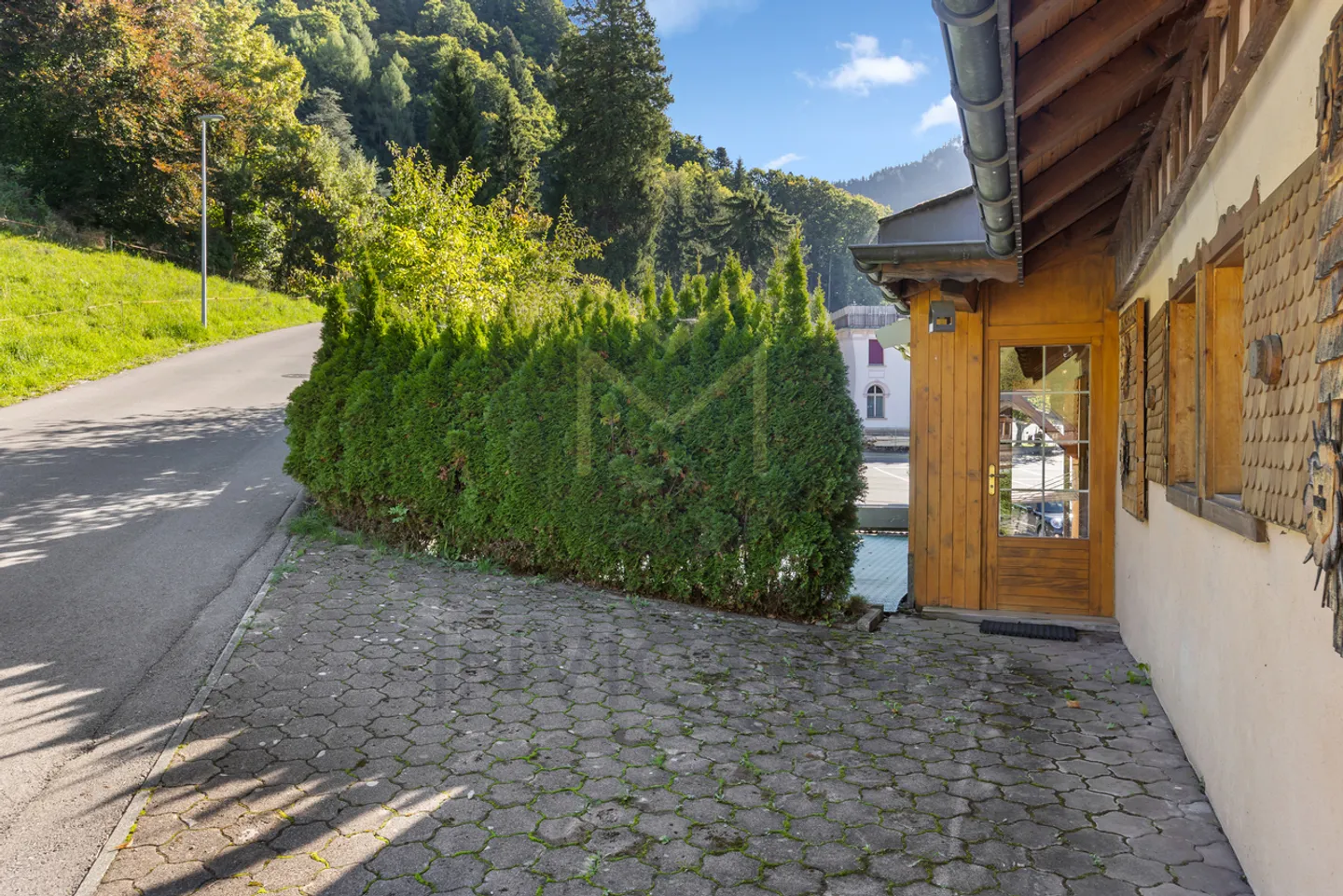 Geräumiges 9,5-Zimmer-Einfamilienhaus mit zwei Wohnungen in Les Avants - Foto 10 von 26