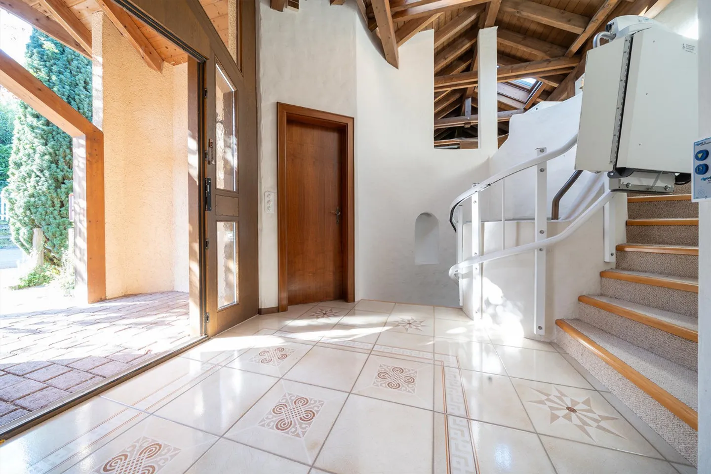 Beaucoup d'espace, beaucoup de potentiel – maison individuelle à Ebikon - Photo 4 sur 7