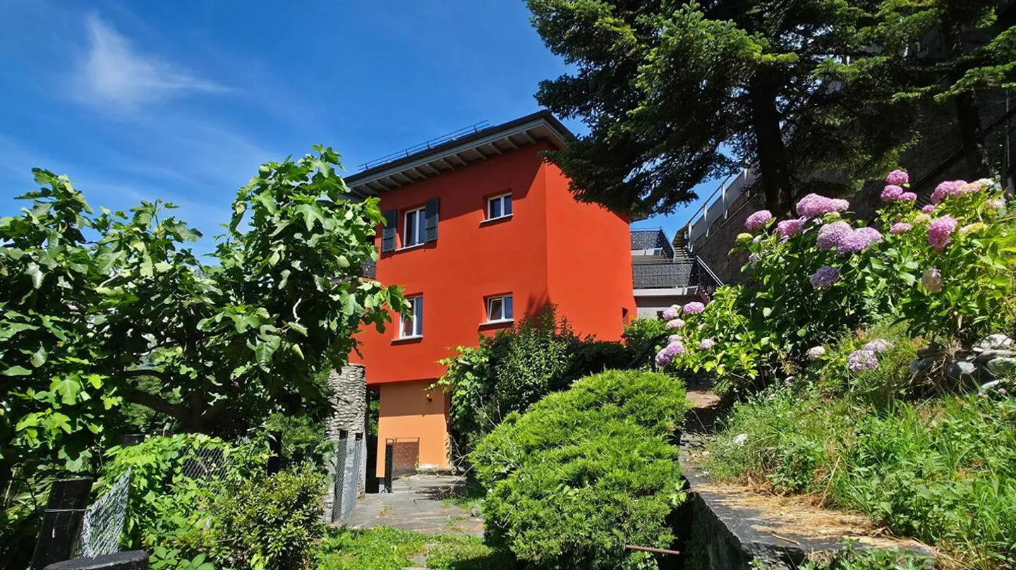 Unoasi di pace tra natura e comfort moderno | Eine Oase der Ruhe zwischen Natur und modernem Komfort in Locarno - Foto 1 di 11