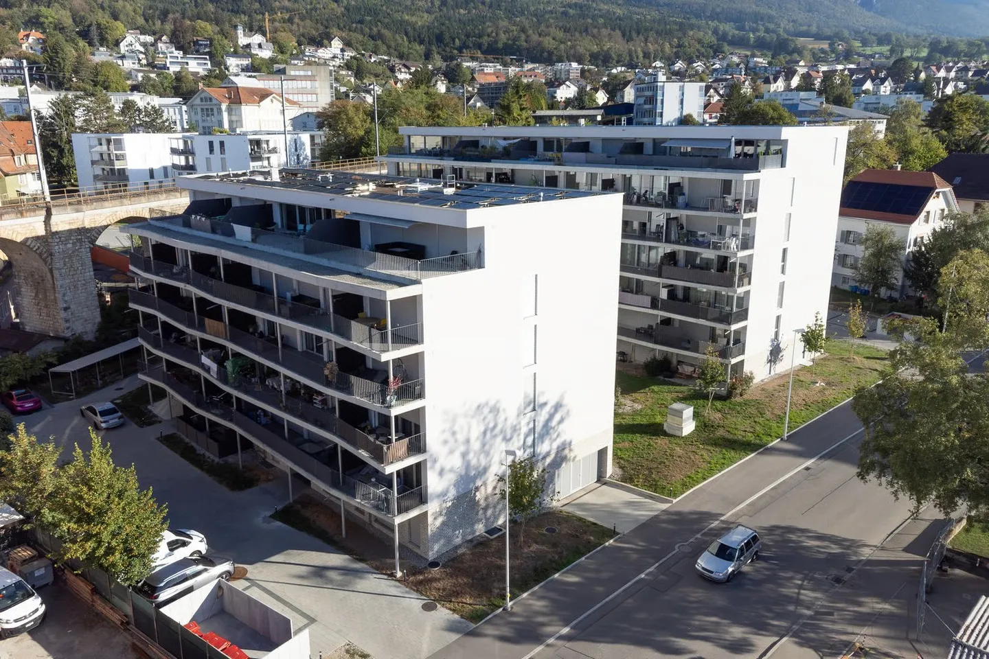 Luminoso appartamento di 3,5 stanze con balcone a Grenchen - disponibile immediatamente! - Foto 1 di 6