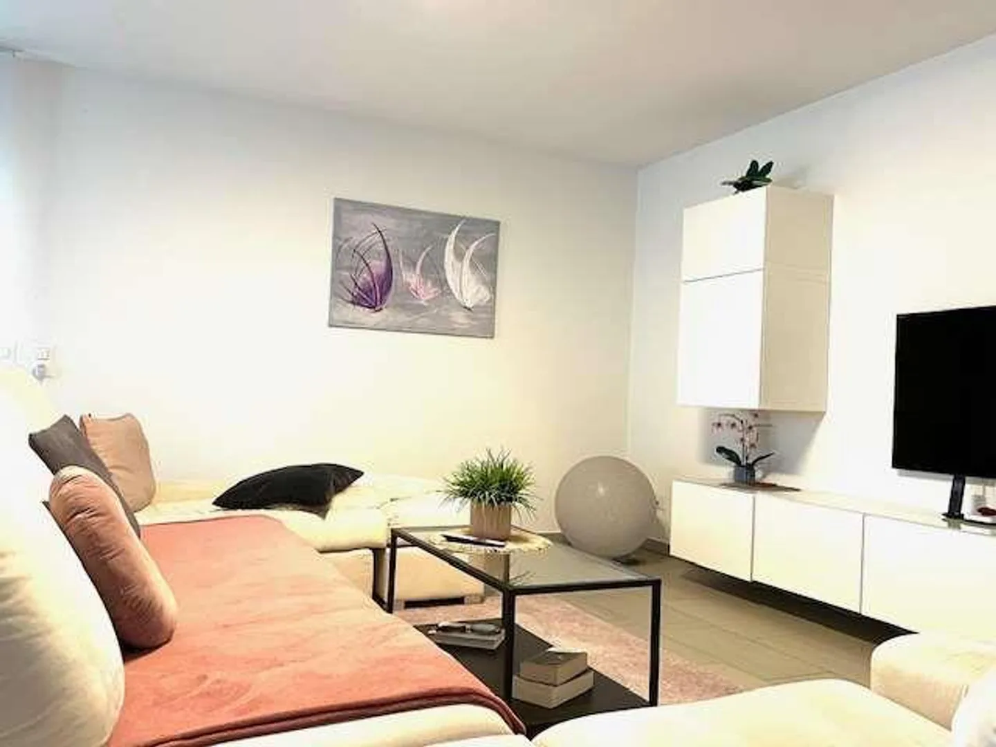 Elegant house in a residential context - Photo 1 of 13