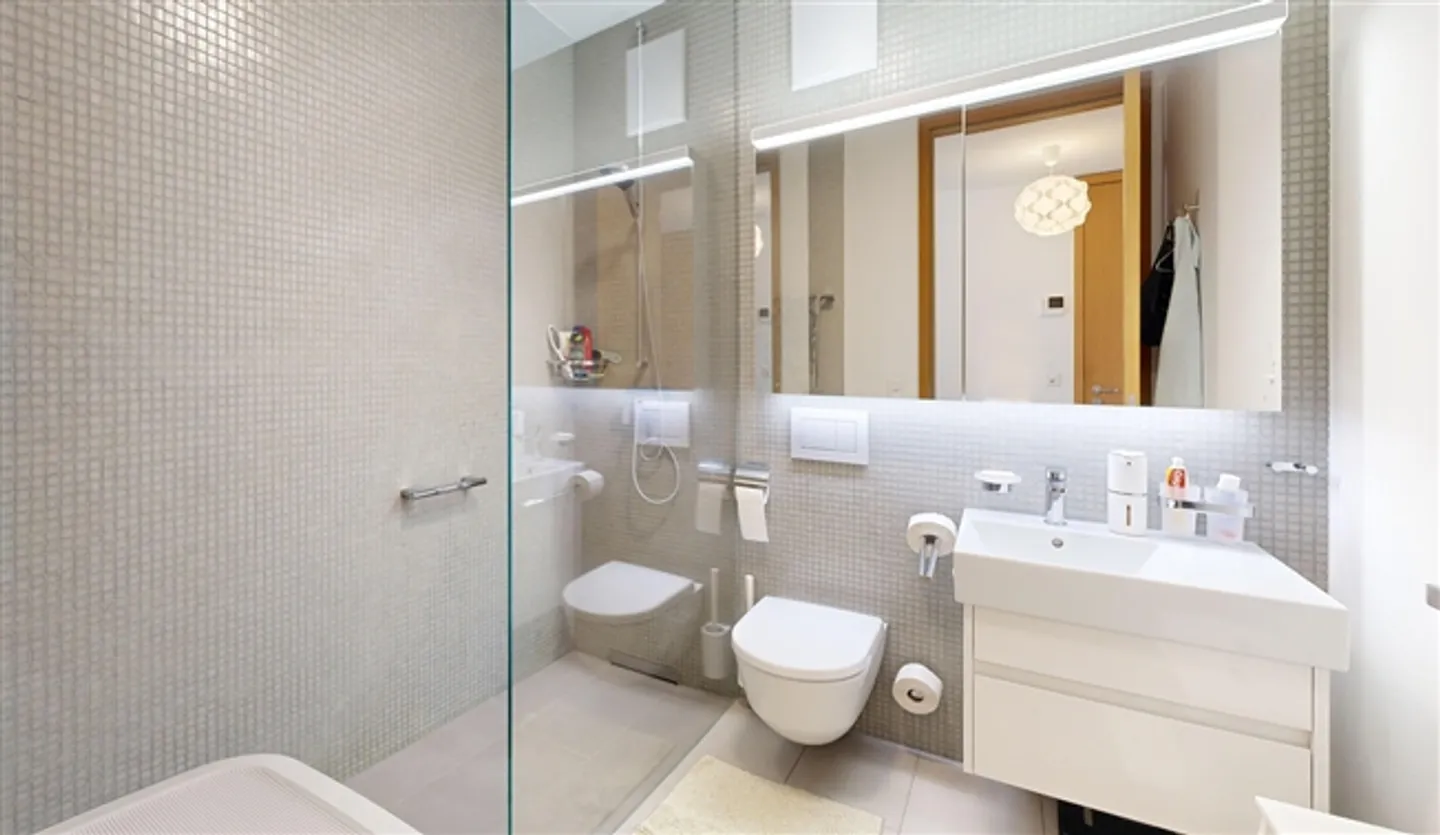 Appartamento moderno di 4,5 stanze con posto auto in diritto di costruzione - Foto 7 di 13