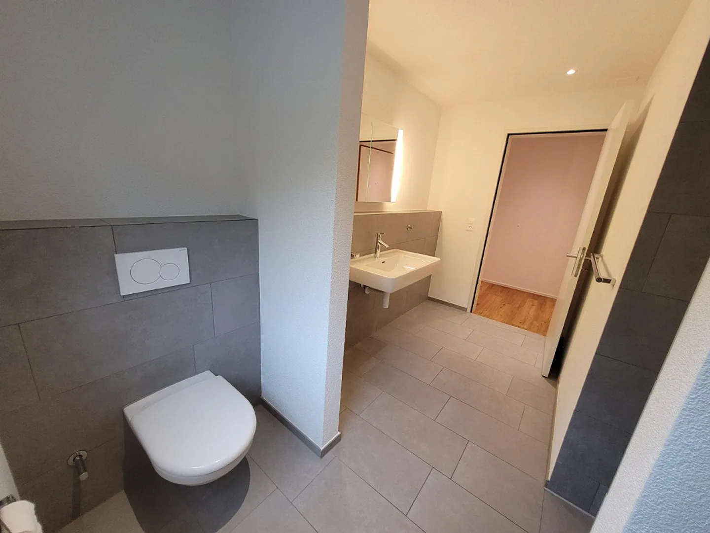 Great 5.5-room apartment on the ground floor - Photo 6 of 11