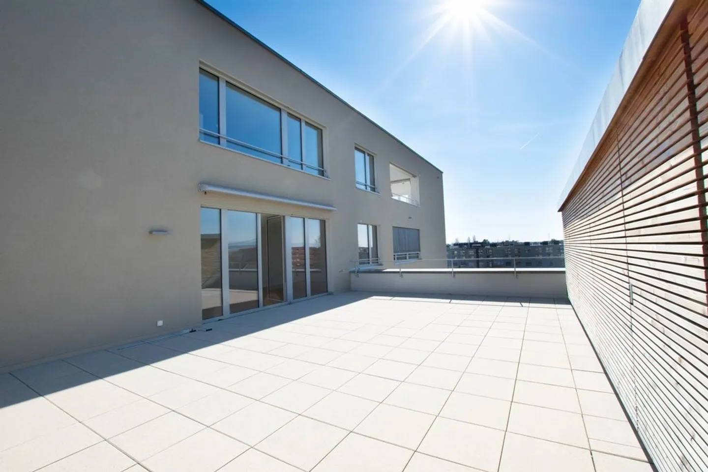 Stai cercando un appartamento con una grande terrazza? - Foto 1 di 11