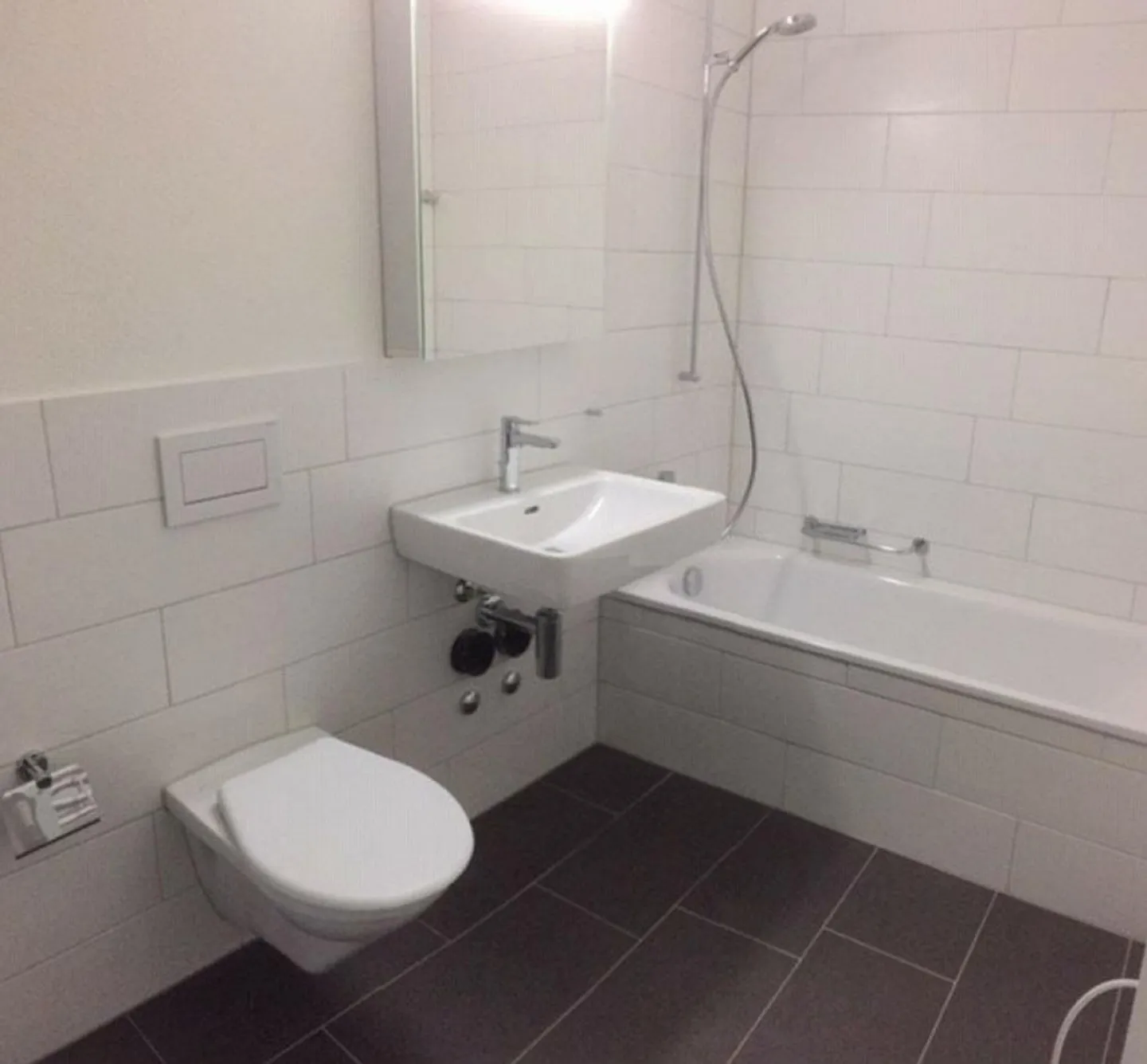 Ici, quelque chose vous attend ! Super appartement hip et chic rénové - Photo 3 sur 5