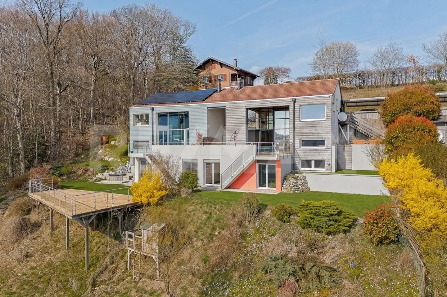 Pour les amateurs de rénovation : maison familiale avec vue sur le lac - Photo 1 sur 13