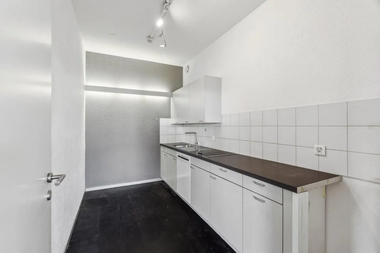 Office Space in Central Location - Limited until December 2030 - Photo 8 of 11