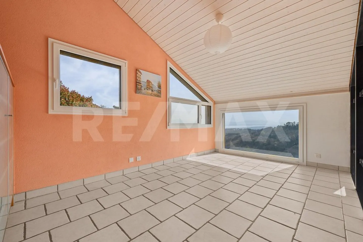 Pour les amateurs de rénovation : maison familiale avec vue sur le lac - Photo 6 sur 13
