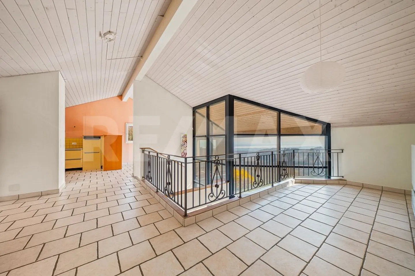 Pour les amateurs de rénovation : maison familiale avec vue sur le lac - Photo 7 sur 13