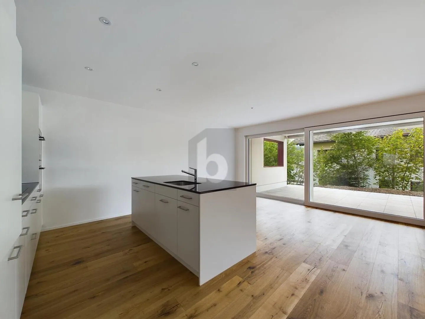 PRICE HIT! WITH SUNNY TERRACE AND PRIVATE GARDEN - Photo 4 of 6