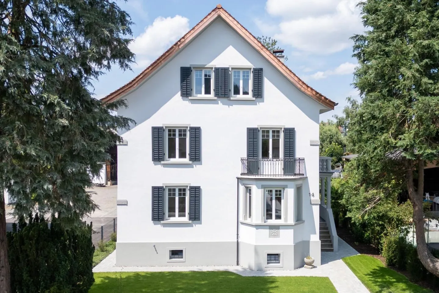 Art Nouveau villa with modern amenities - Photo 1 of 8