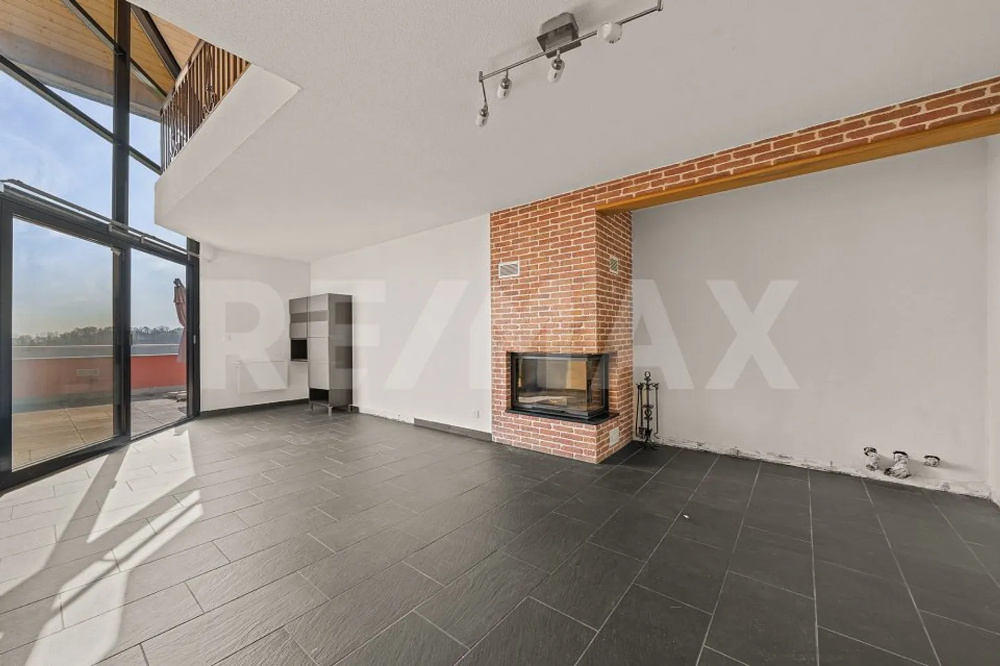Pour les amateurs de rénovation : maison familiale avec vue sur le lac - Photo 12 sur 13