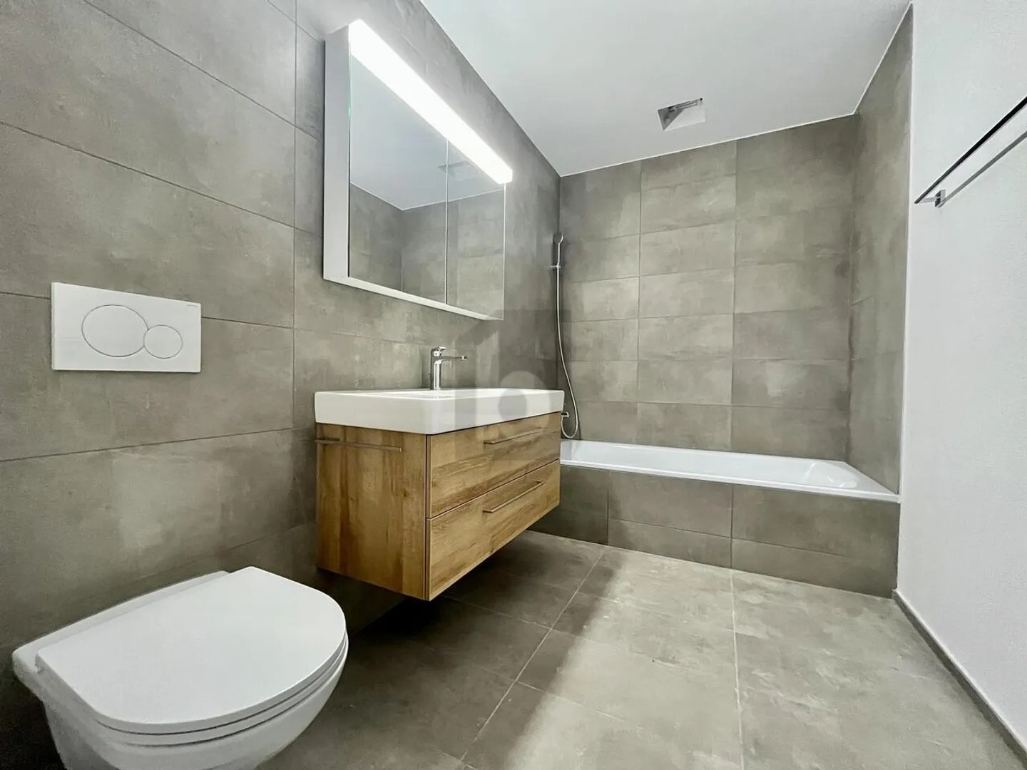 PRICE HIT! WITH SUNNY TERRACE AND PRIVATE GARDEN - Photo 5 of 6
