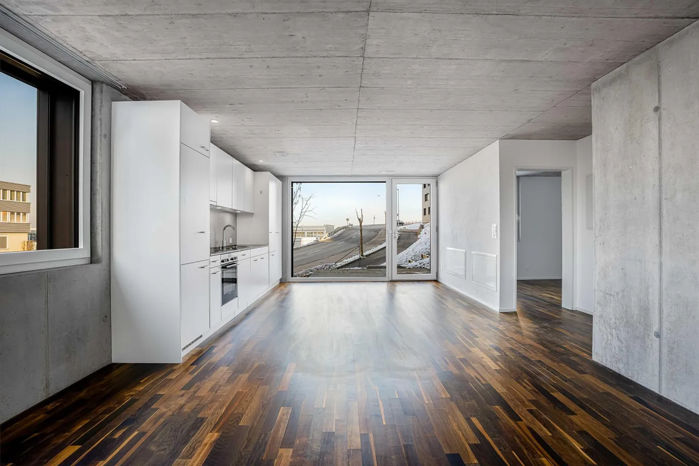 Luminoso appartamento di 2,5 stanze con cucina moderna e area esterna privata - Foto 4 di 7