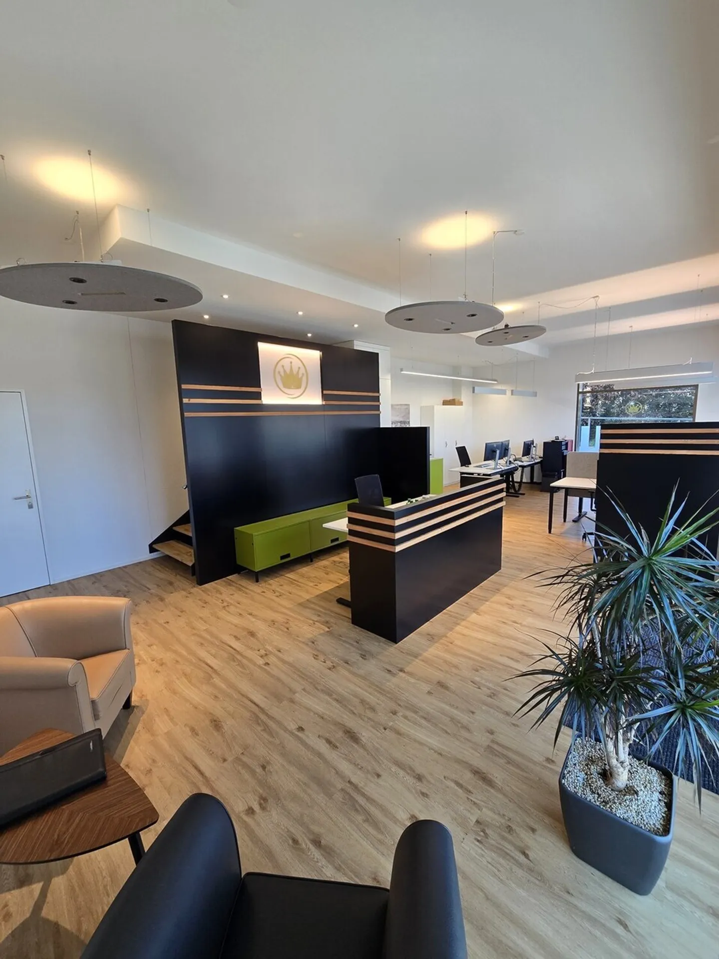 Votre nouvel espace commercial moderne lumineux et accueillant - Photo 1 sur 13