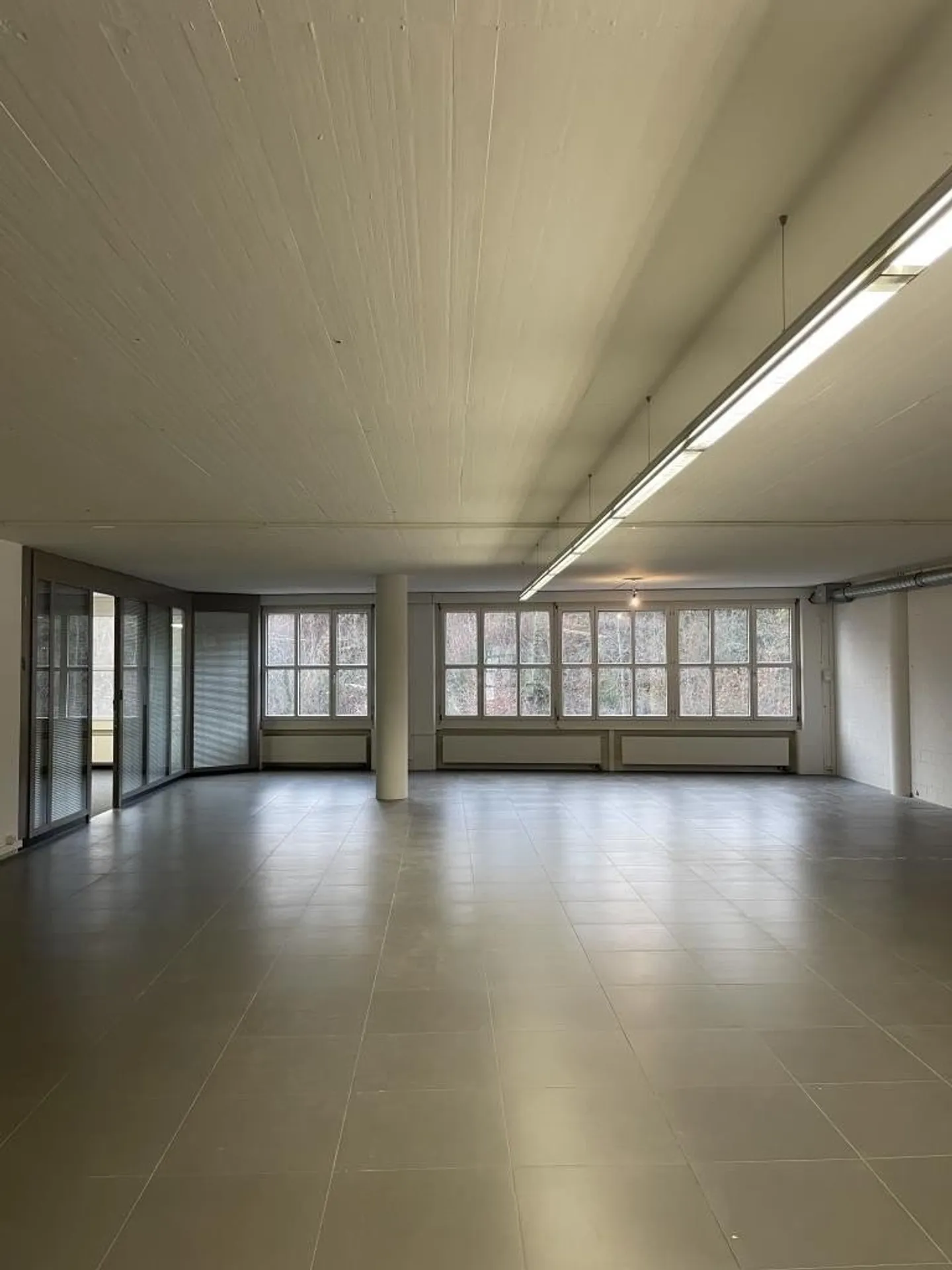 Bureaux attrayants, espace commercial d'environ 291m2 à louer immédiatement - Photo 2 sur 10