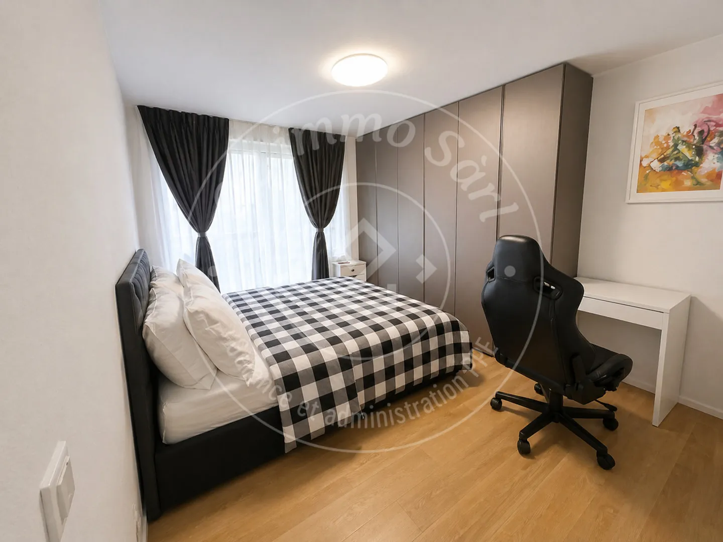 Charming 2.5 Room Apartment - Photo 3 of 7