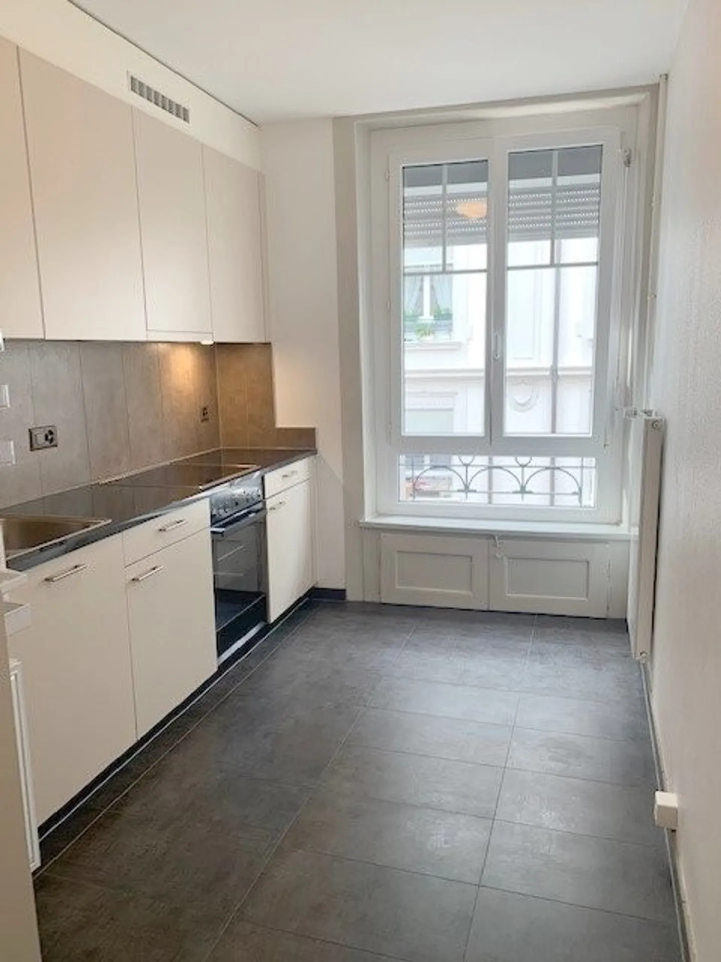 Bel Appartement Rénové - Photo 2 sur 6