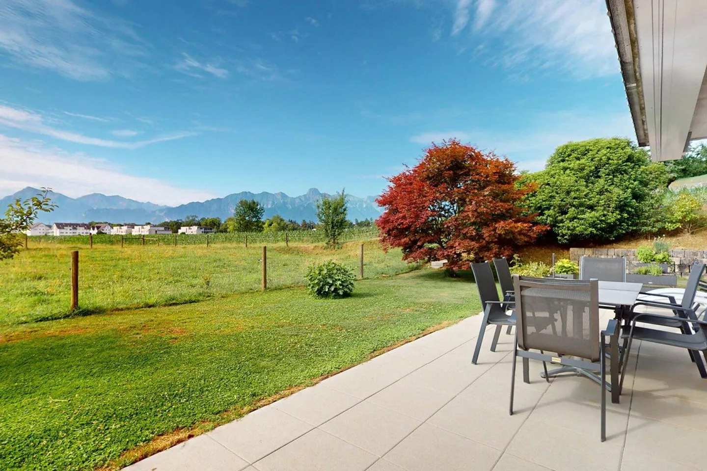 Casa unifamiliare con vista sulle montagne, adiacente alla zona agricola - Foto 1 di 20