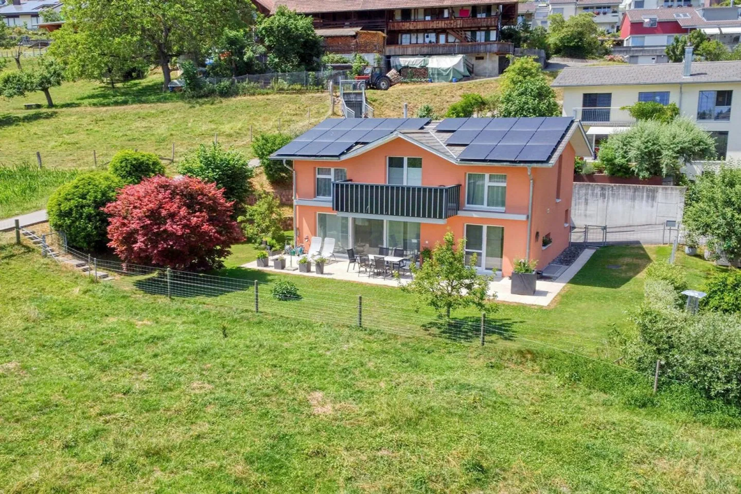Casa unifamiliare con vista sulle montagne, adiacente alla zona agricola - Foto 2 di 20