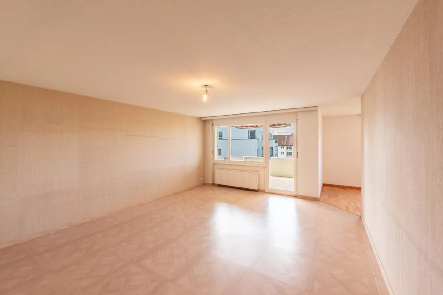 Grosszügige Wohnung mit Weitsicht - Foto 2 von 7