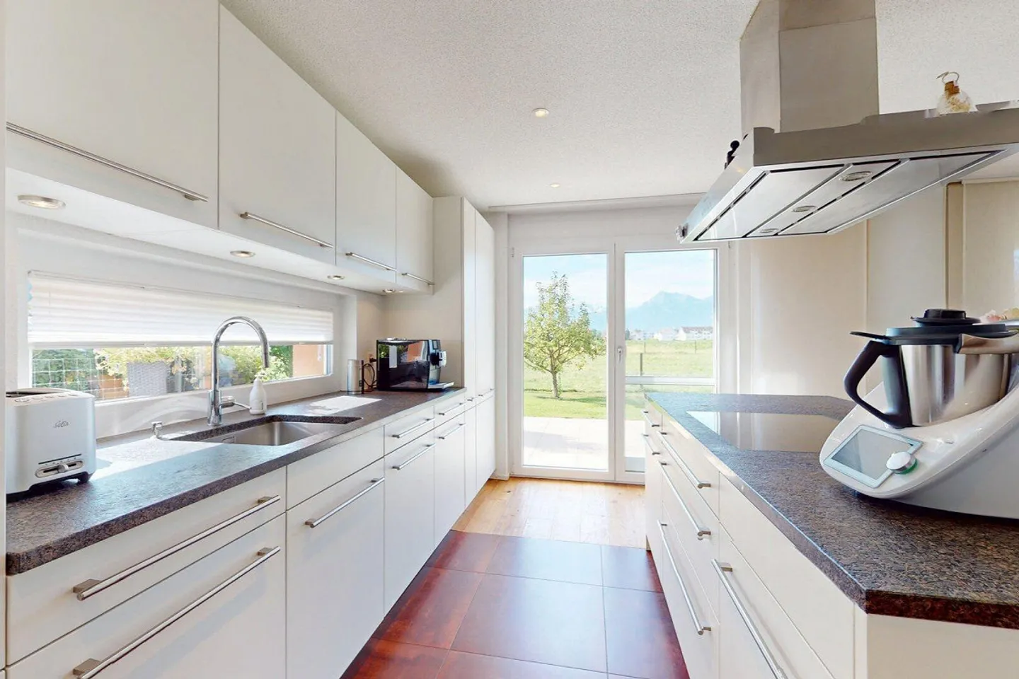 Casa unifamiliare con vista sulle montagne, adiacente alla zona agricola - Foto 5 di 20