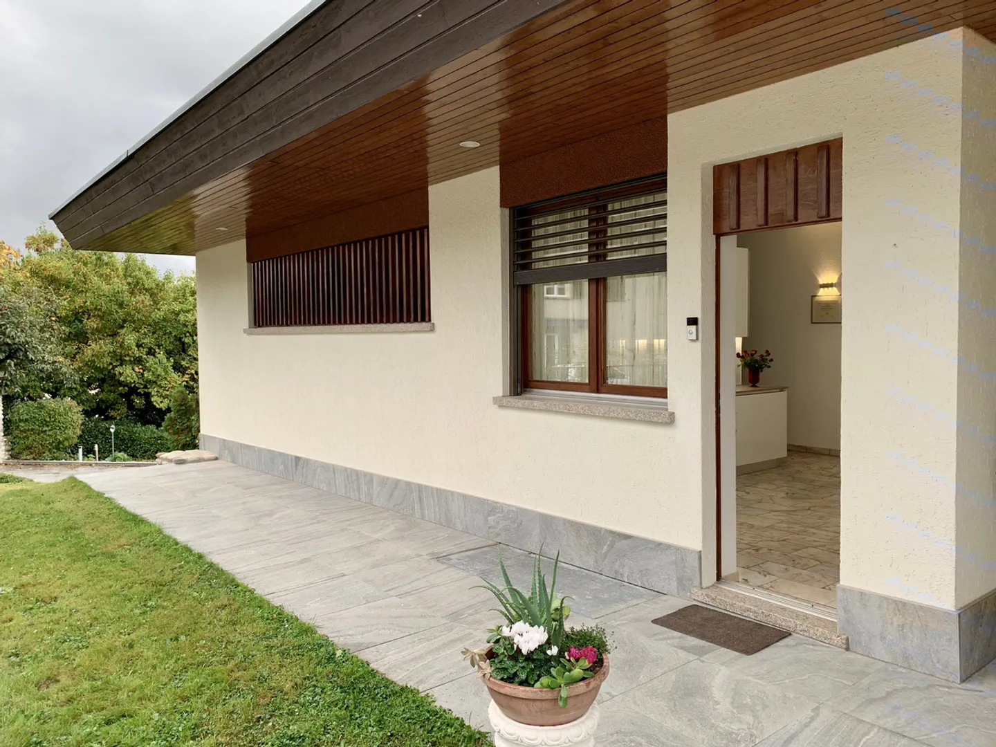 Charmante renovierte Wohnung in einer Villa mit Schwimmbad - Foto 1 von 13
