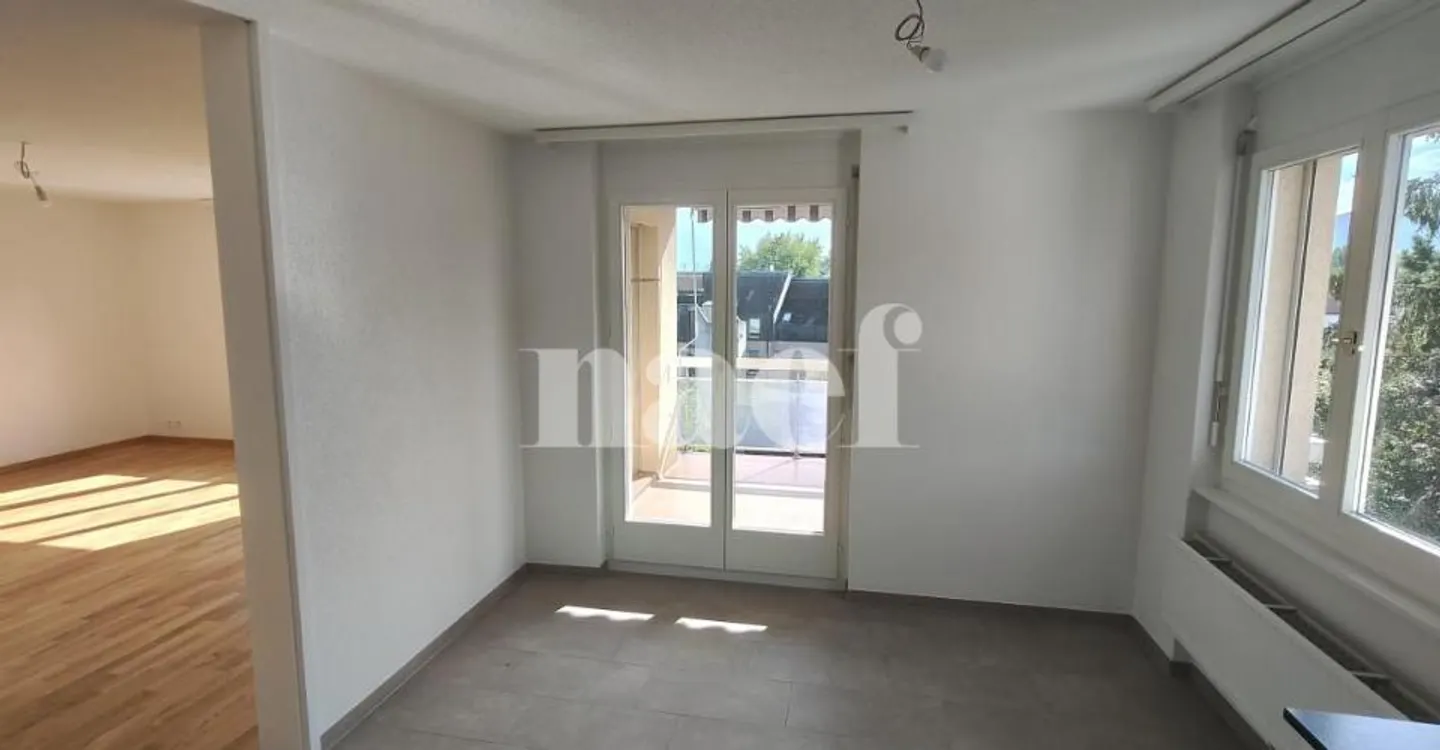 Appartement spacieux 4.5 pièces - Photo 2 sur 9