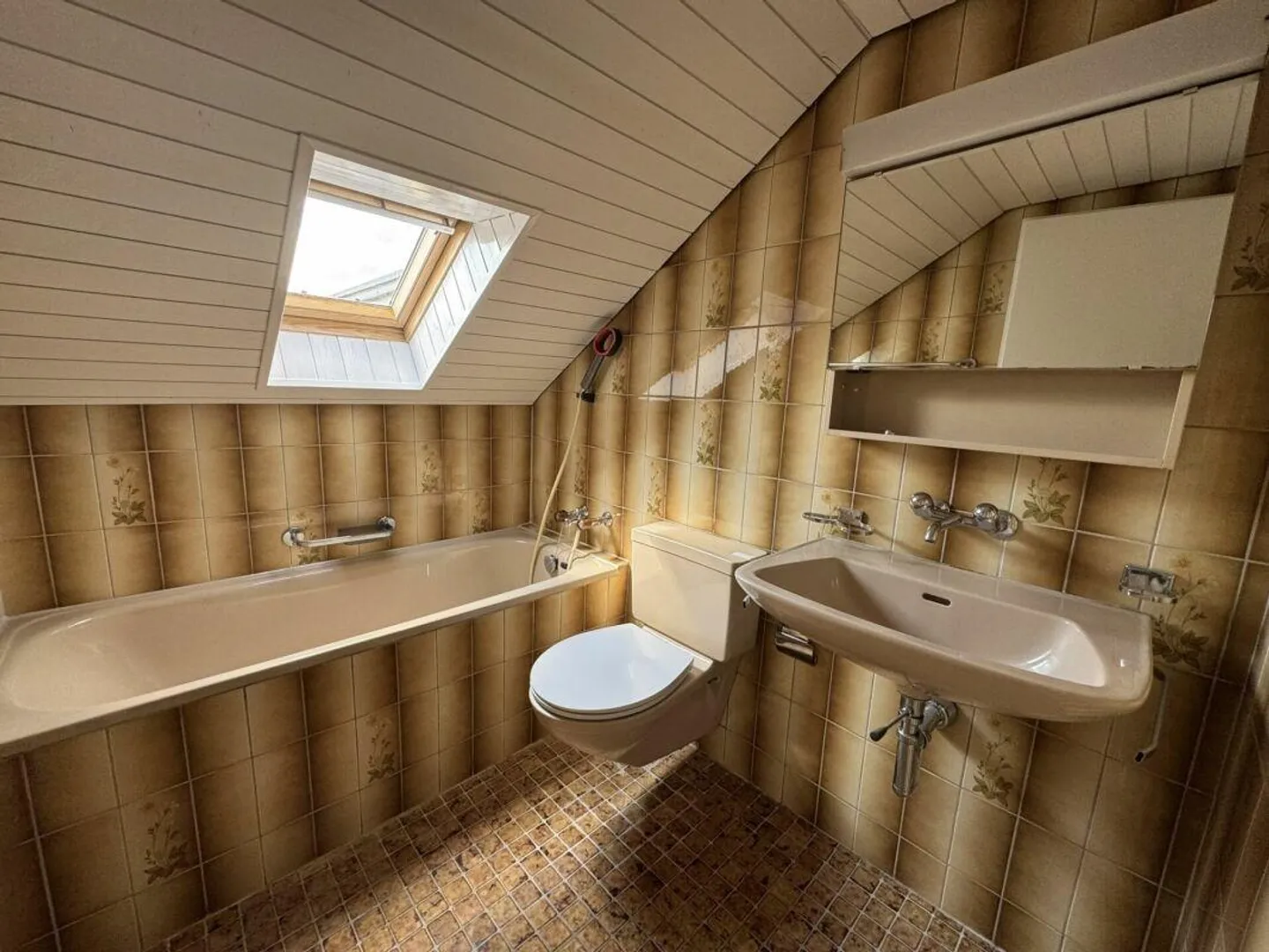 Appartamento mansardato di 2 stanze in posizione centrale - Foto 8 di 9