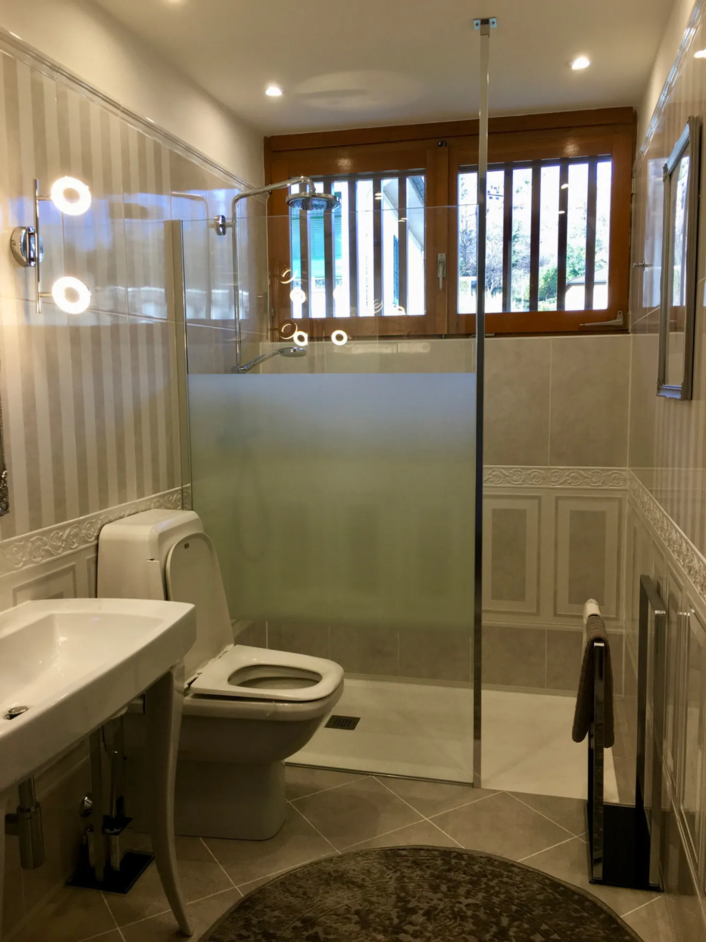 Charmante renovierte Wohnung in einer Villa mit Schwimmbad - Foto 8 von 13