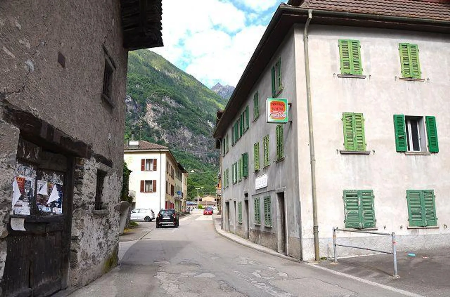 Grande stalla nel centro del villaggio da ampliare in una posizione centrale e soleggiata - Foto 26 di 29