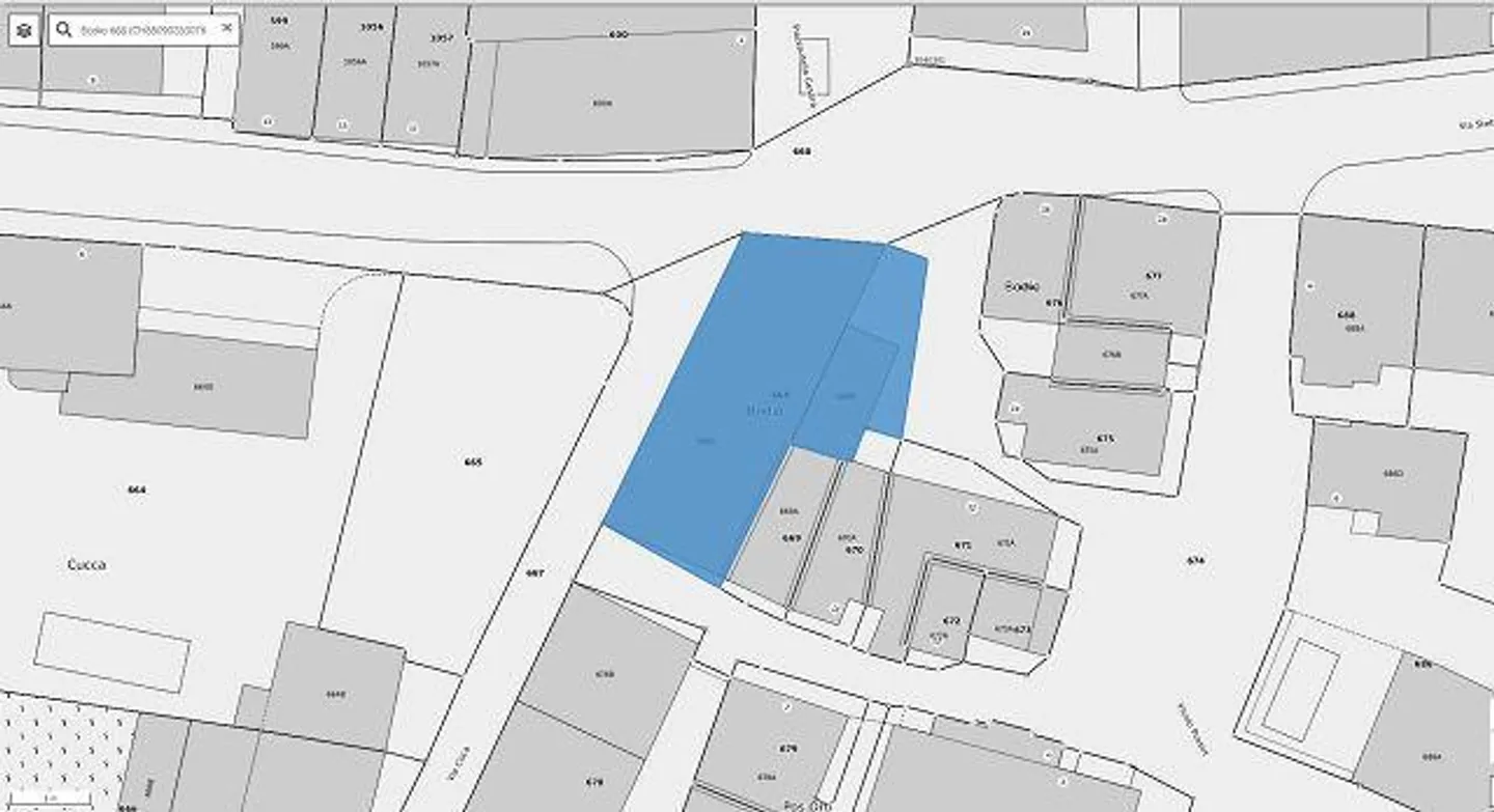 Grande stalla nel centro del villaggio da ampliare in una posizione centrale e soleggiata - Foto 28 di 29