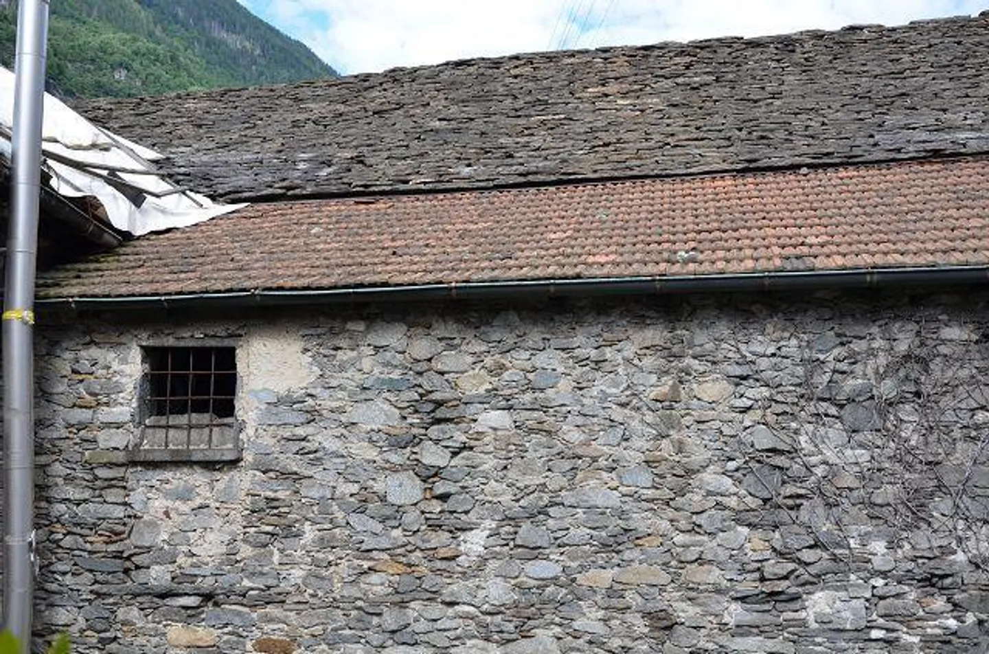 Grande stalla nel centro del villaggio da ampliare in una posizione centrale e soleggiata - Foto 22 di 29