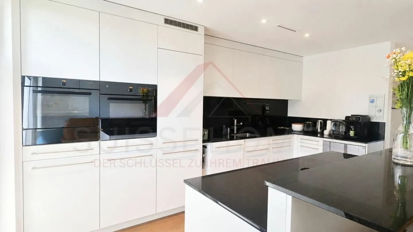 Maisonette moderna di 5,5 stanze con loggia, cucina di design e standard Minergie in posizione centrale - Foto 6 di 16
