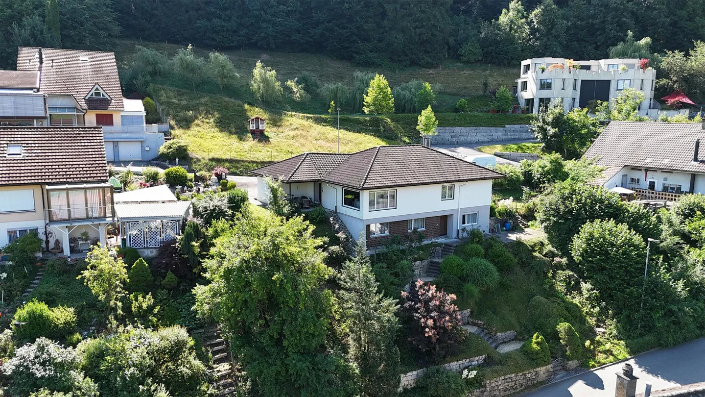 Casa unifamiliare in posizione collinare con bella vista - Foto 1 di 8