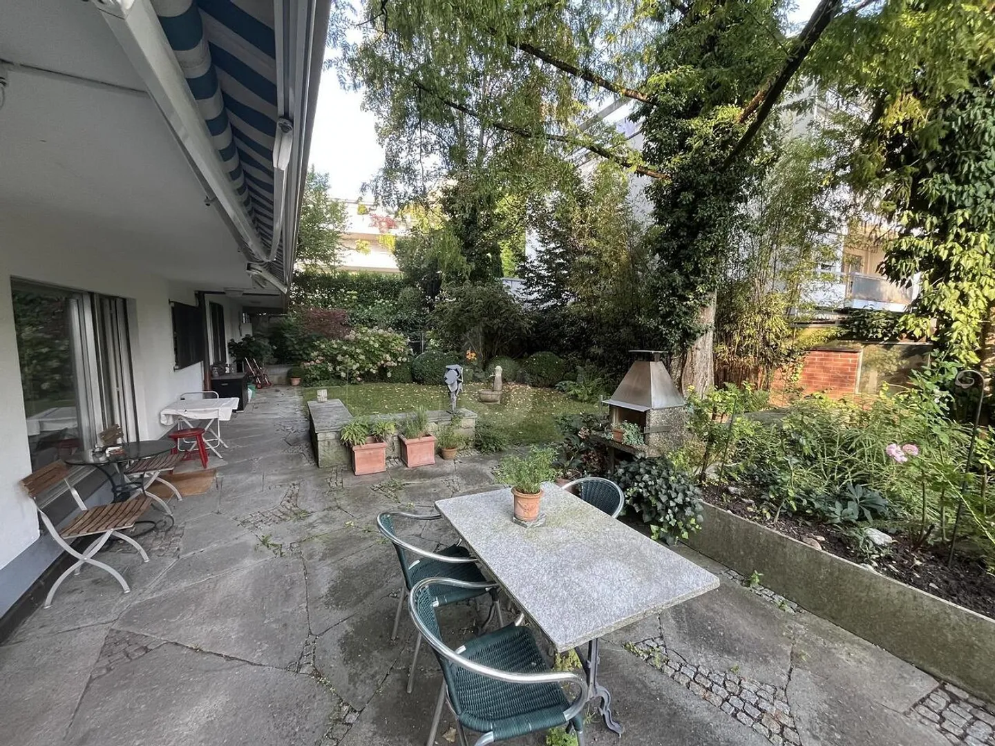 LIVING IN GREEN - QUIET AND FAMILY FRIENDLY - Photo 1 of 6