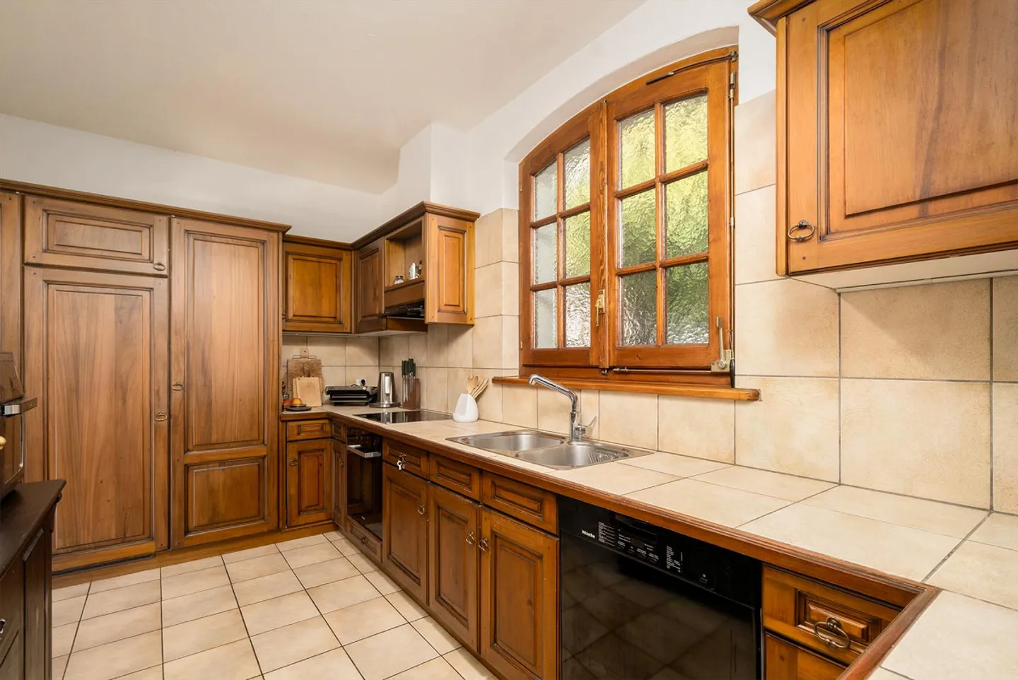 A Paradise Corner - Mediterranean Elegance with Lake View - Photo 5 of 13