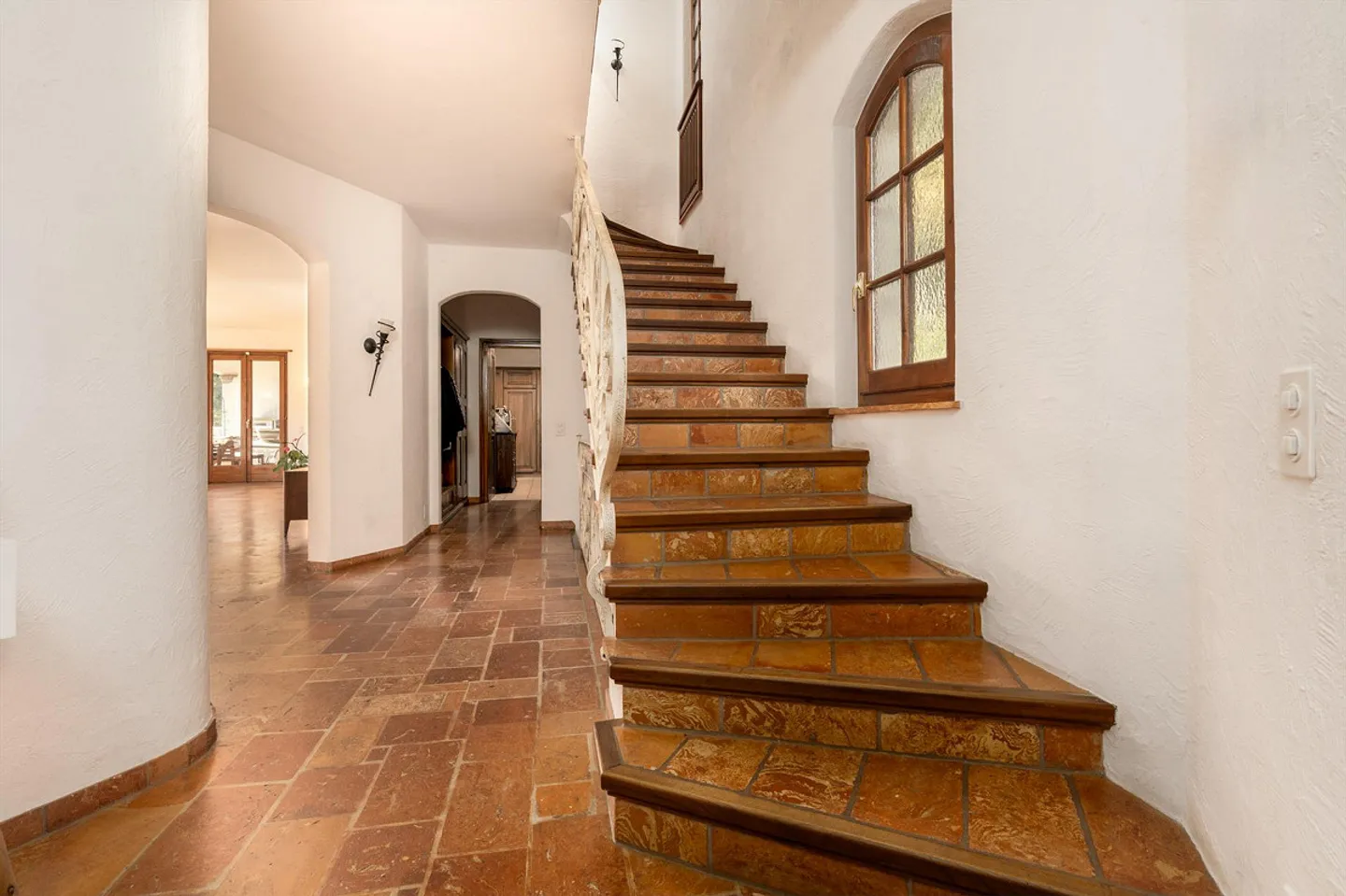 A Paradise Corner - Mediterranean Elegance with Lake View - Photo 6 of 13