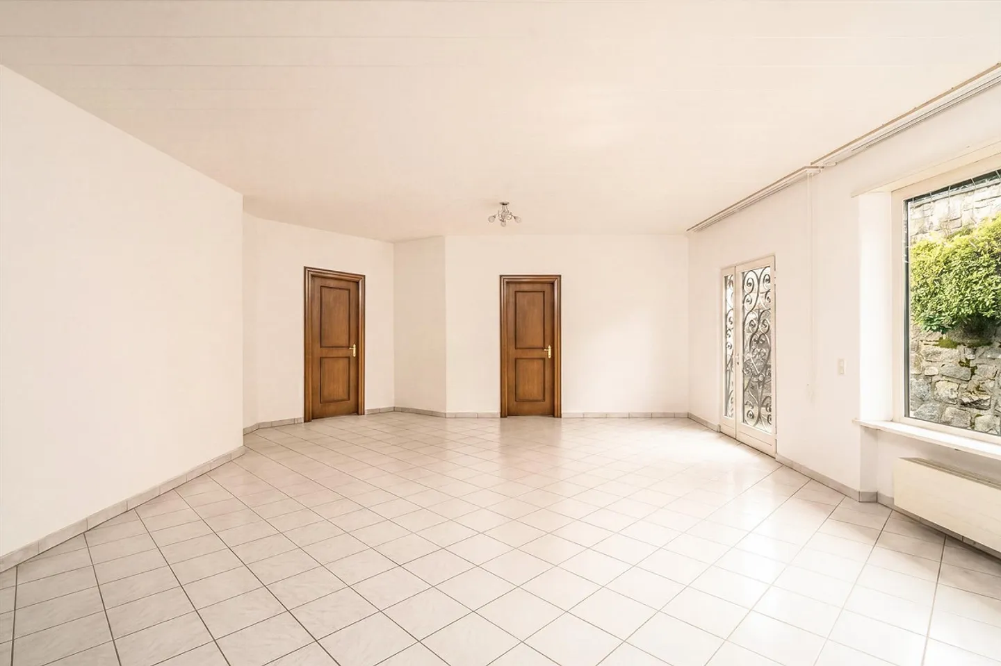 A Paradise Corner - Mediterranean Elegance with Lake View - Photo 9 of 13