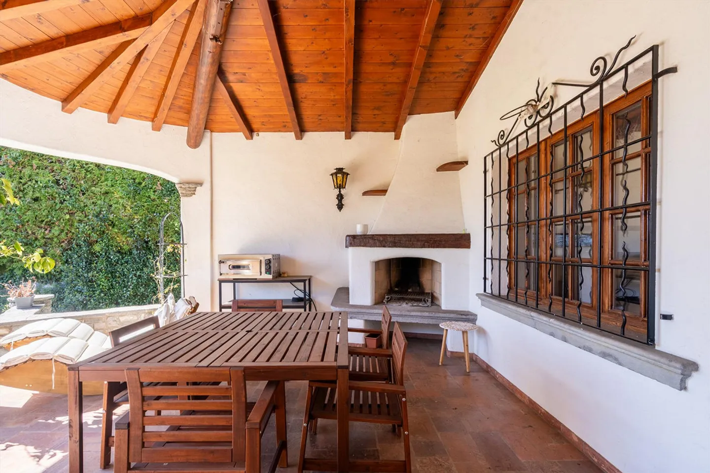 A Paradise Corner - Mediterranean Elegance with Lake View - Photo 10 of 13