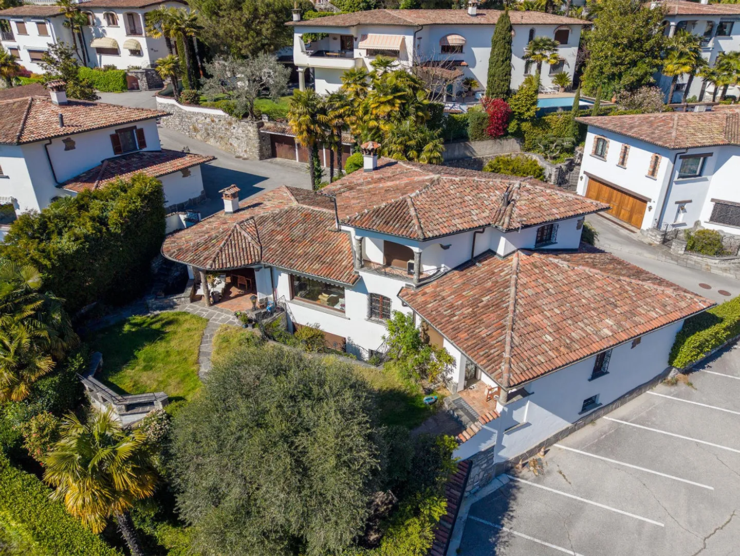 A Paradise Corner - Mediterranean Elegance with Lake View - Photo 12 of 13